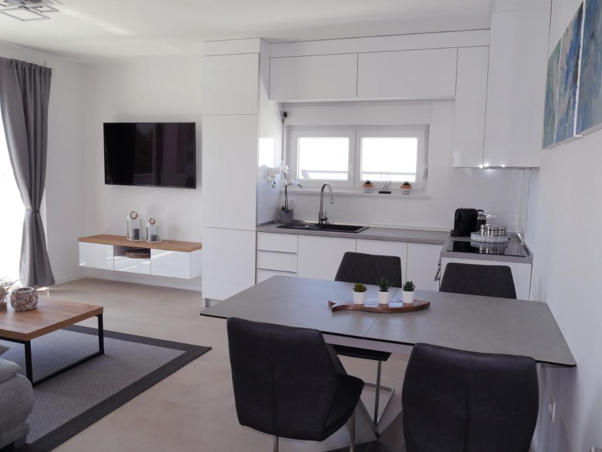 Nova Excellence Apartment Novalja Exterior foto
